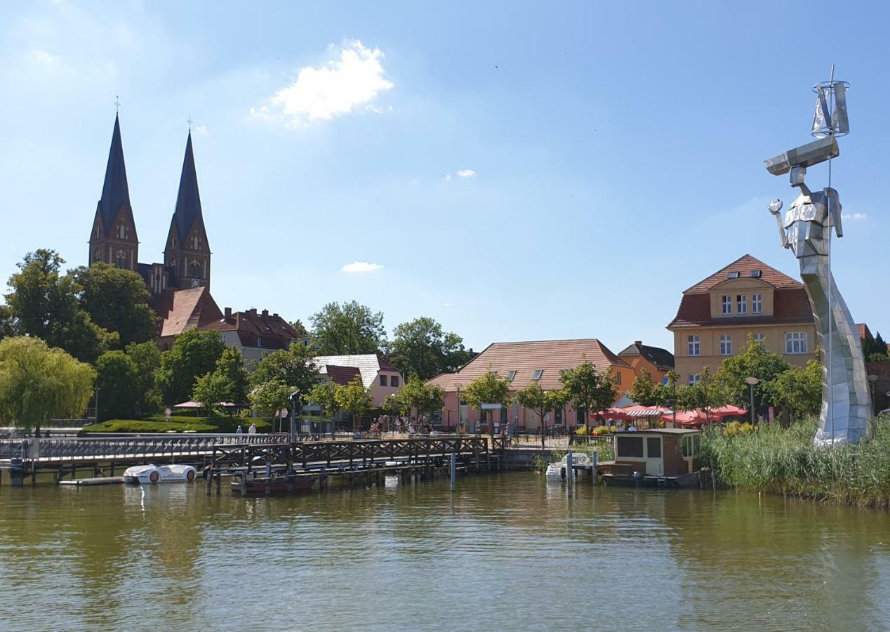 Travel Art Boardinghouse Aparthotel Neuruppin Exteriör bild